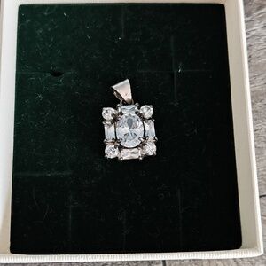 Stunning Silver Necklace with Clear Gemstones